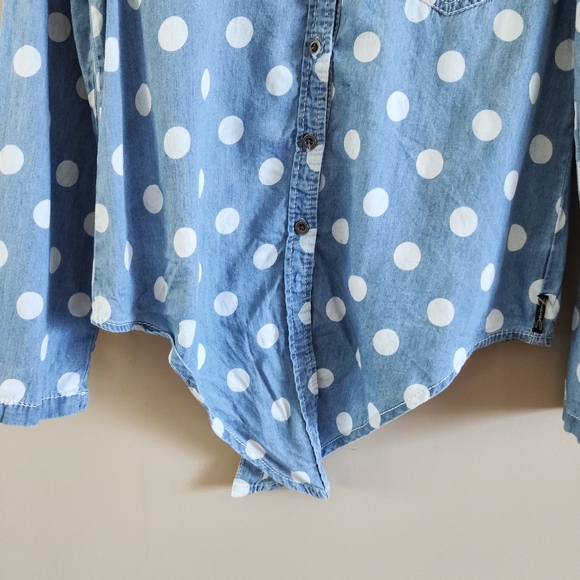 Seven7 Chambray Light Denim Polka Dot Button Top - Picture 4 of 7
